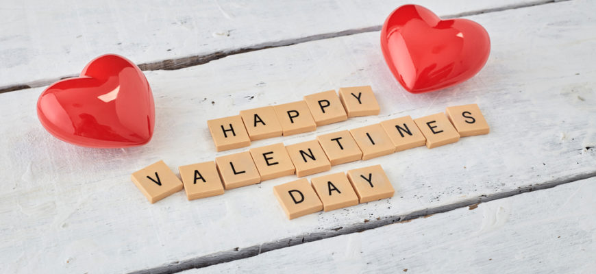 Red,Hearts,With,Valentine's,Day,Text,On,Wood,White,Background