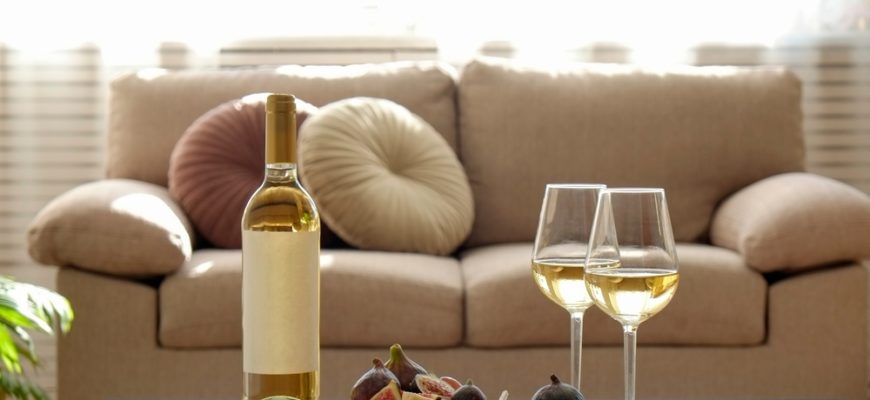 Bottle,Of,A,Vintage,Chardonnay,With,Two,Poured,Glasses,,Figs,